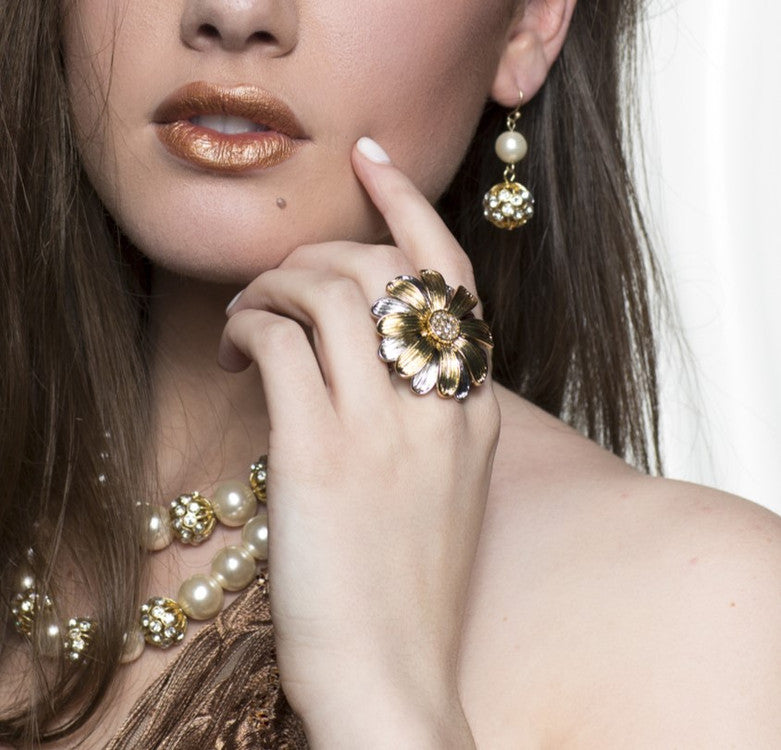 Holiday Glamour: Fashion Jewelry Trends for the Festive Season