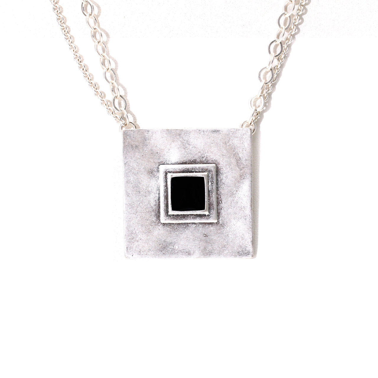 silver-pendant-necklace