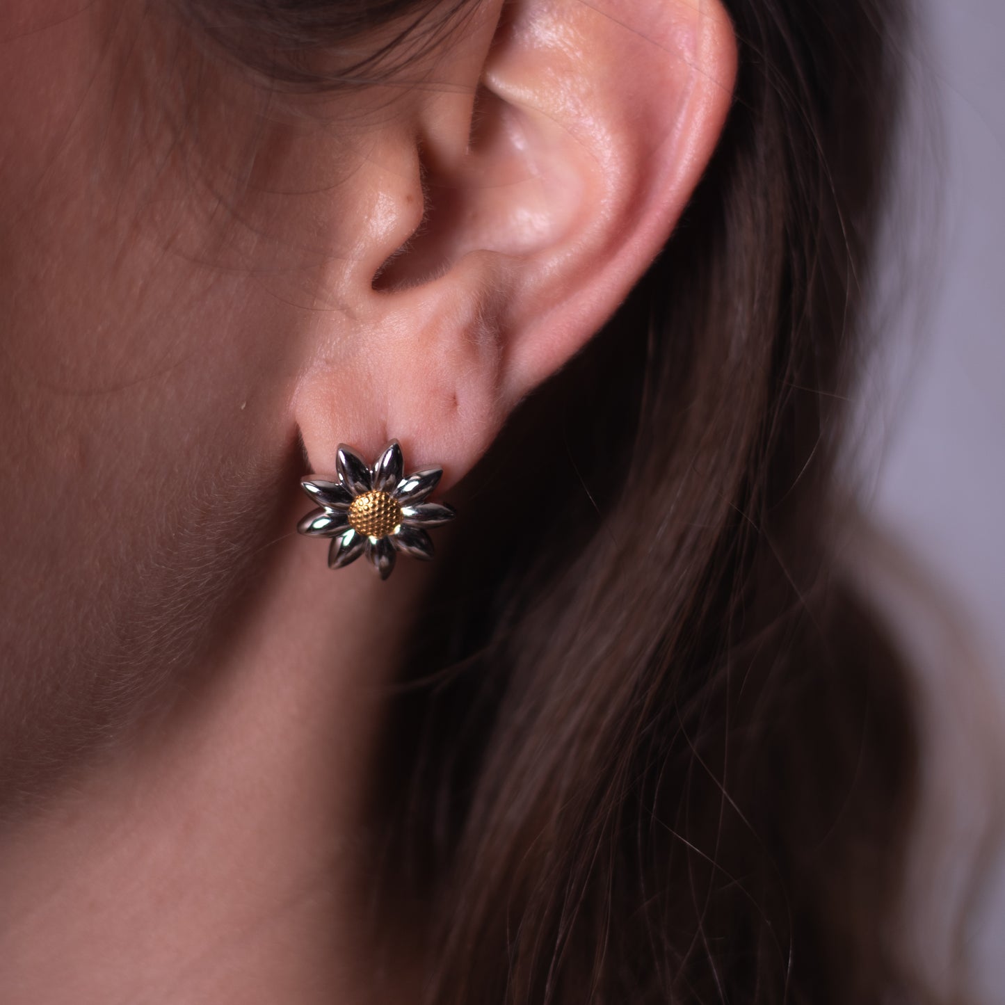 Daisy Flower Stud Earrings Silver Tone Gold Tone Center Hypoallergenic Post Back