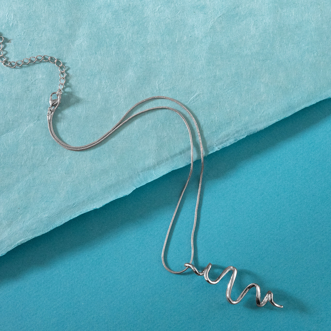 silver-pendant-swirl-chain-necklace