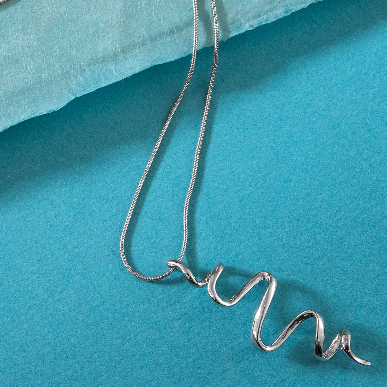 silver-pendant-swirl-chain-necklace