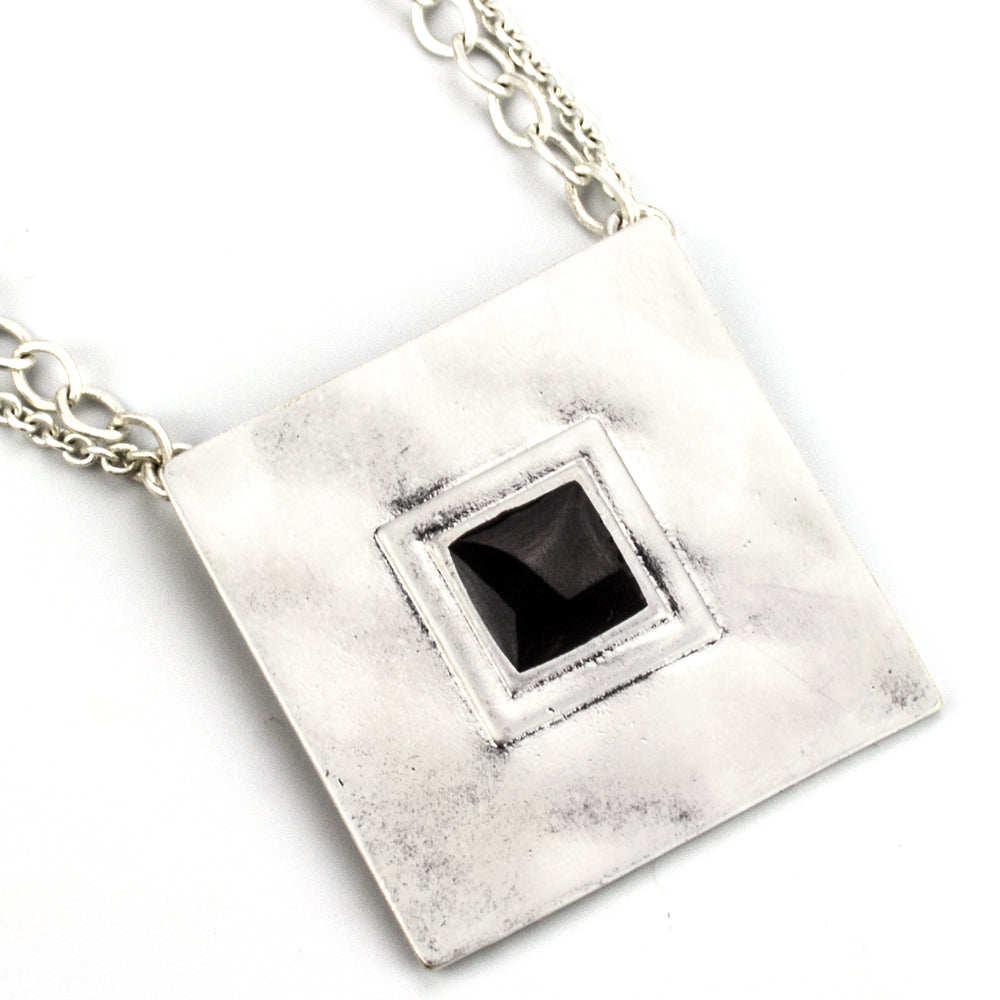 silver-pendant-necklace