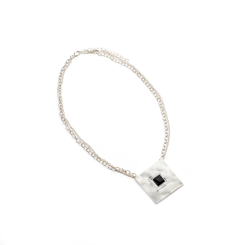 silver-pendant-necklace