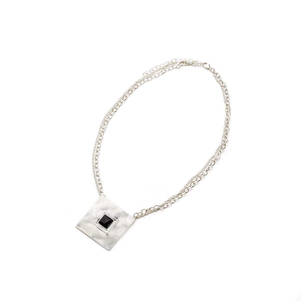 silver-pendant-necklace