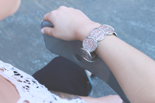 silver-disk-stretch-bracelet