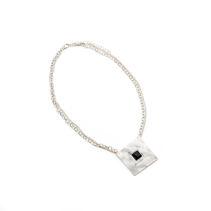 silver-pendant-necklace